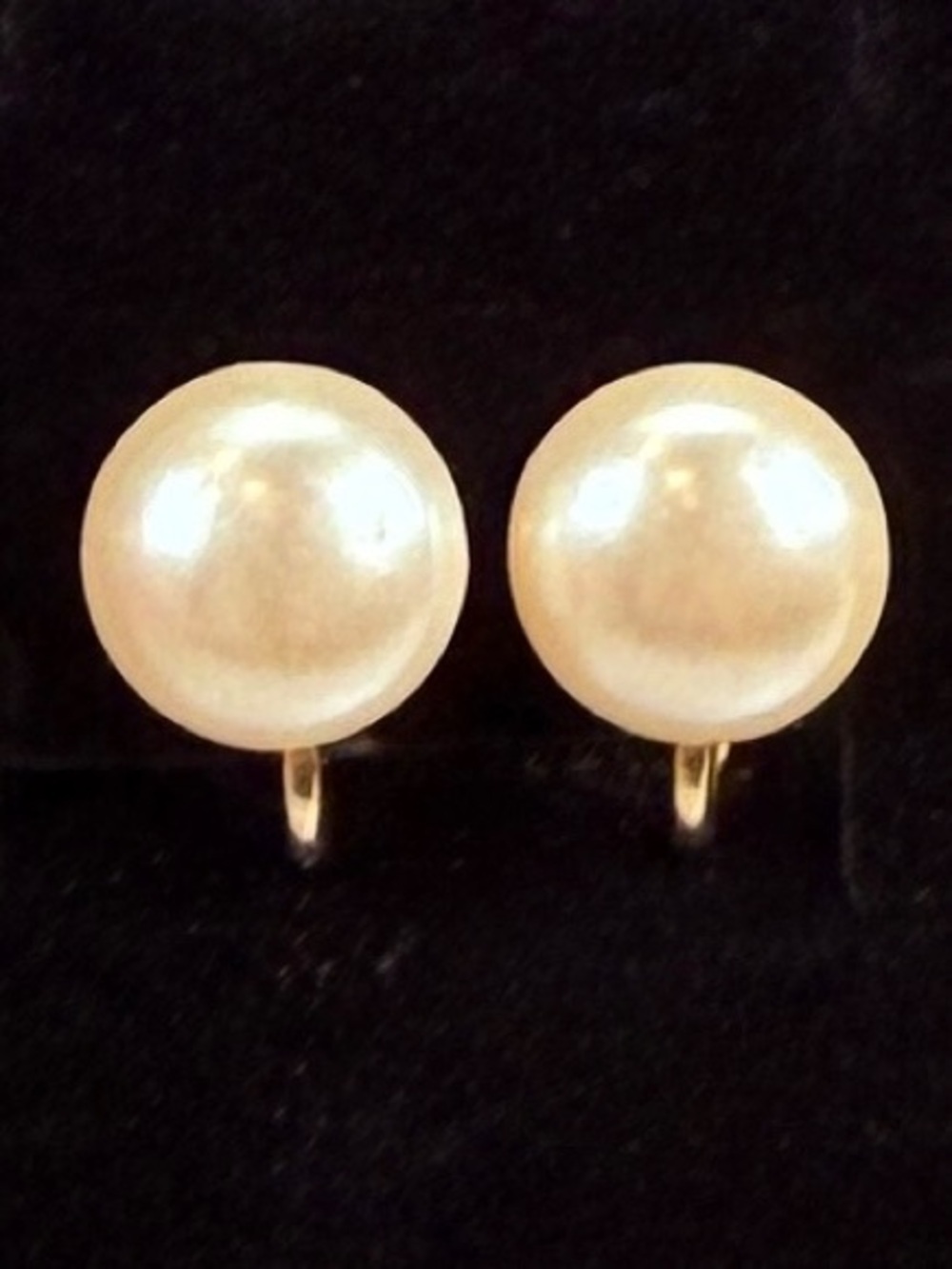 Vintage cream, pearl goldtone, lightweight clip on earrings